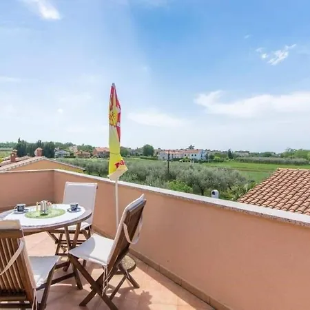 Lovely 1 1-Bed Apartment In Porec 别墅