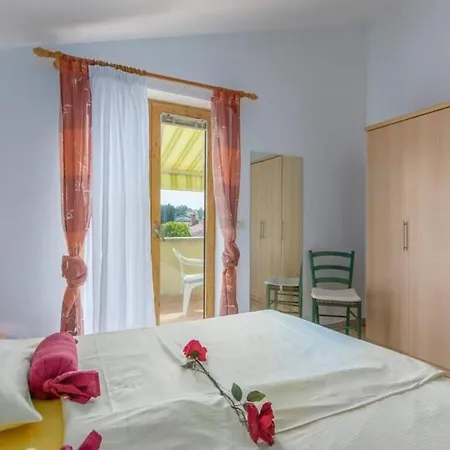 Lovely 1 1-Bed Apartment In Porec * Poreč