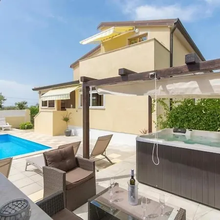 Lovely 1 1-Bed Apartment In Porec Poreč