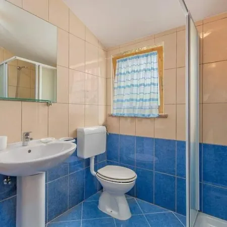 Villa Lovely 1 1-Bed Apartment In Porec *